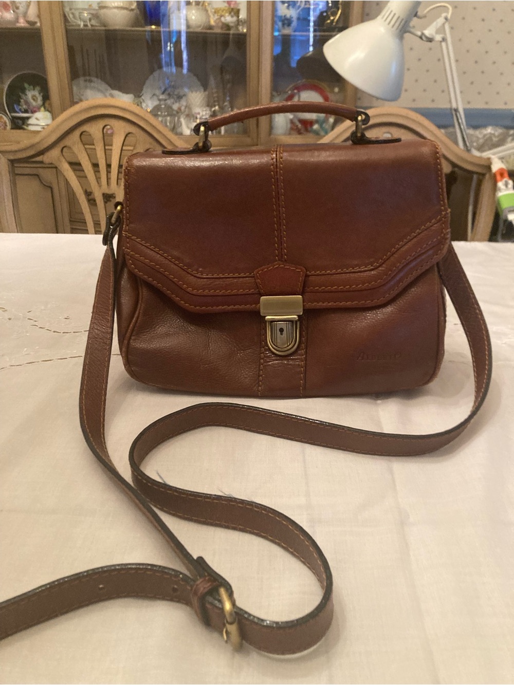 Women's Leather Crossbody Shoulder Bag in Brown - Timeless Everyday Bag